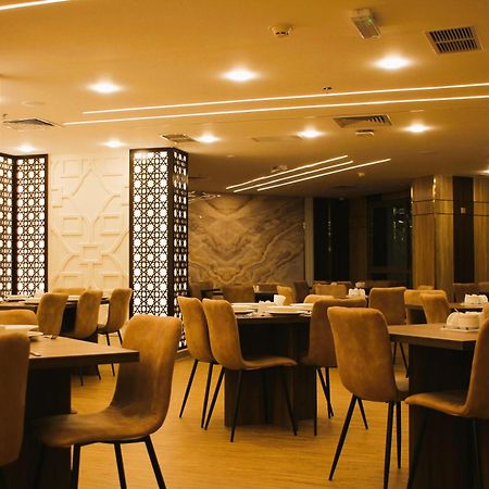 Plaza Athenee Hotel Kuwait City Exterior photo