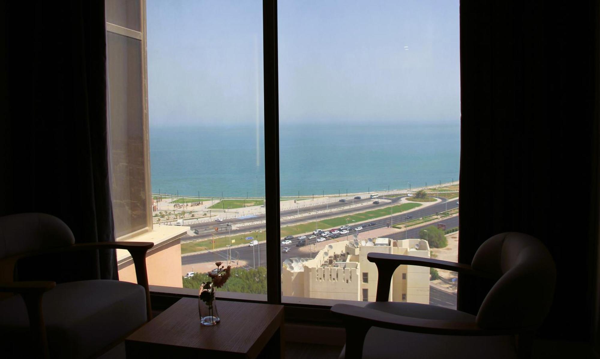 Plaza Athenee Hotel Kuwait City Exterior photo