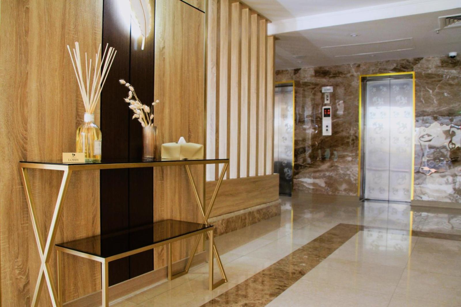Plaza Athenee Hotel Kuwait City Exterior photo