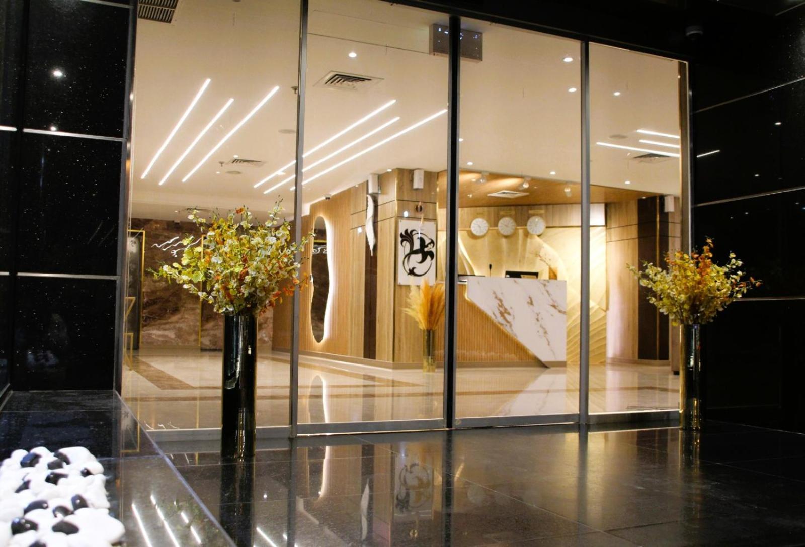 Plaza Athenee Hotel Kuwait City Exterior photo