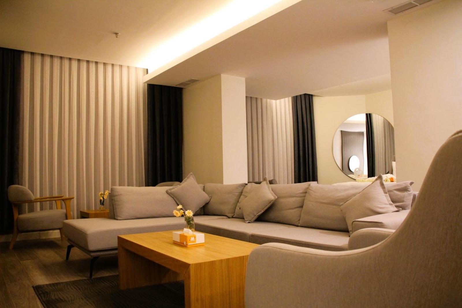 Plaza Athenee Hotel Kuwait City Exterior photo