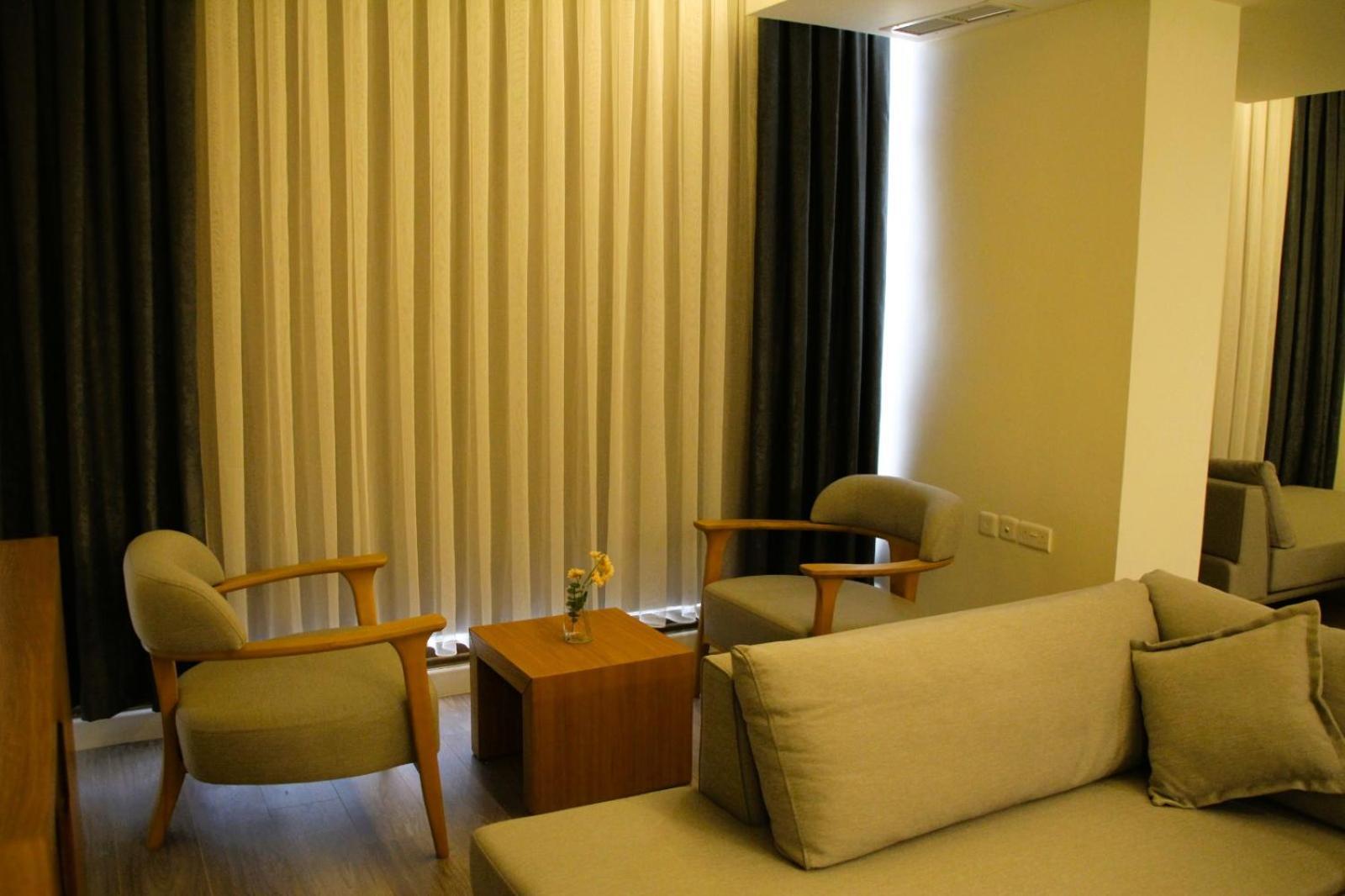 Plaza Athenee Hotel Kuwait City Exterior photo
