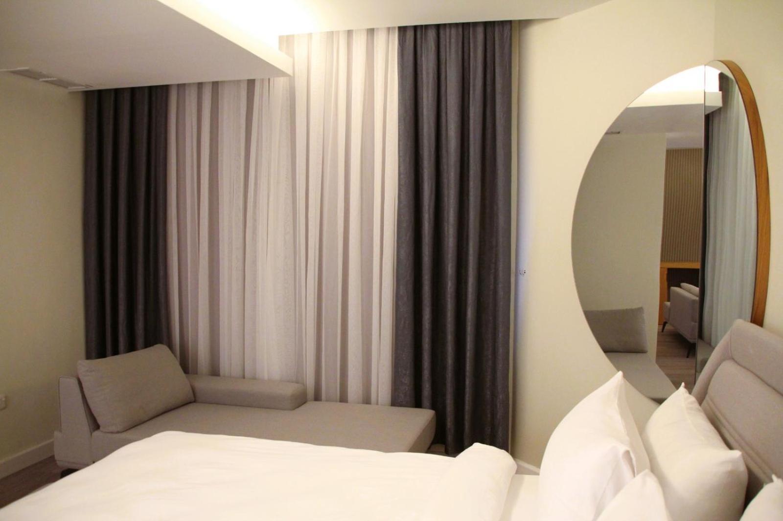 Plaza Athenee Hotel Kuwait City Exterior photo