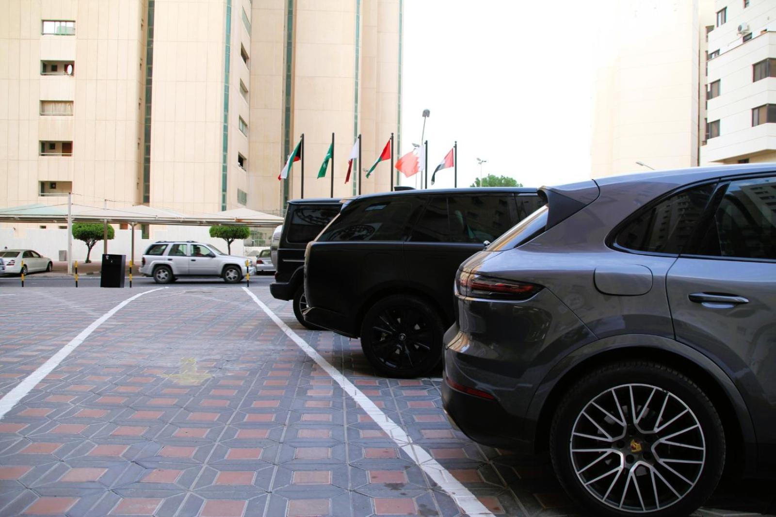 Plaza Athenee Hotel Kuwait City Exterior photo