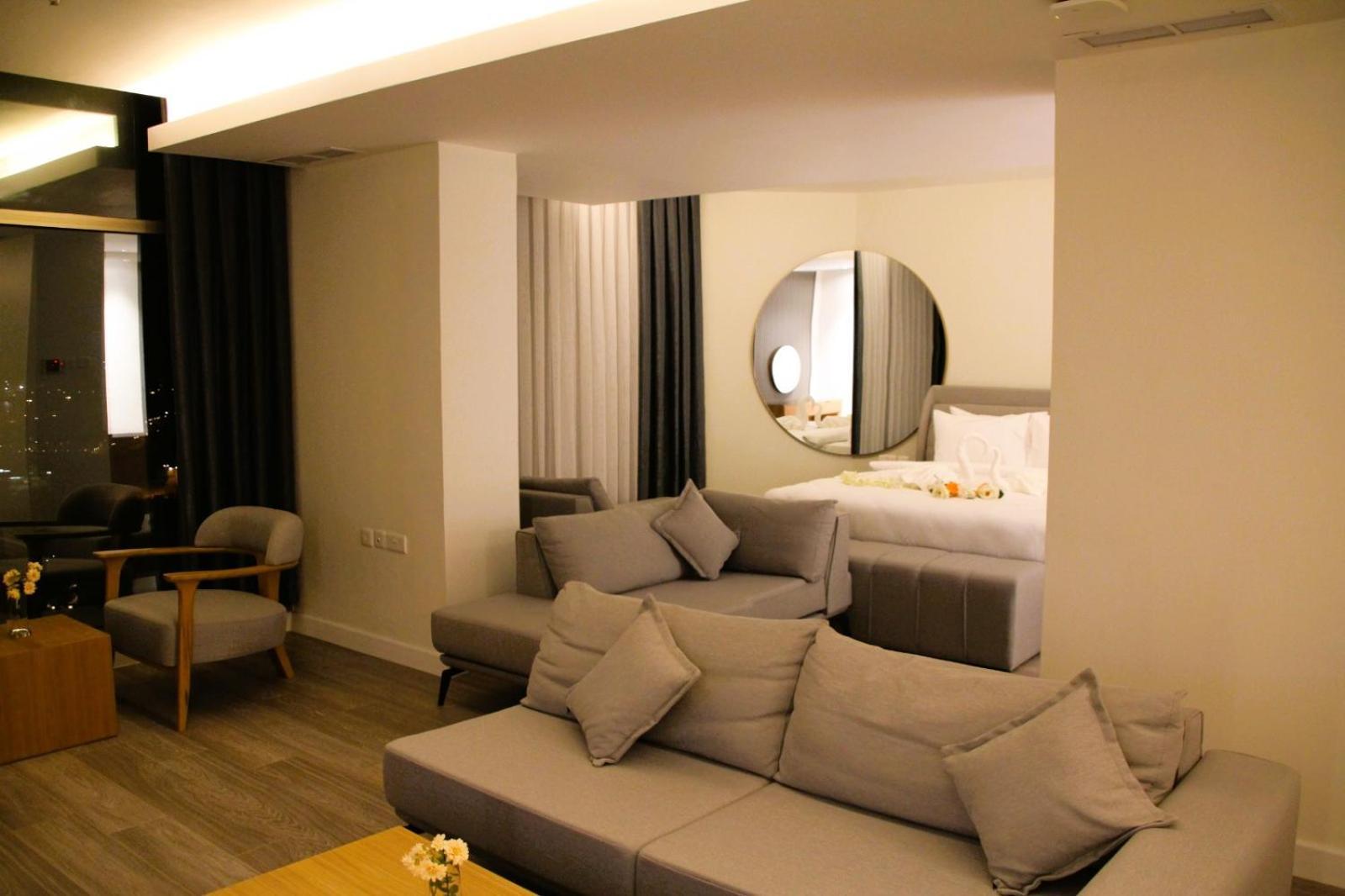 Plaza Athenee Hotel Kuwait City Exterior photo
