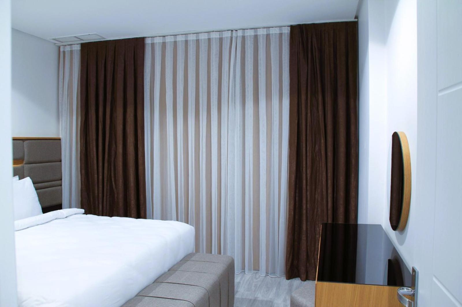 Plaza Athenee Hotel Kuwait City Exterior photo