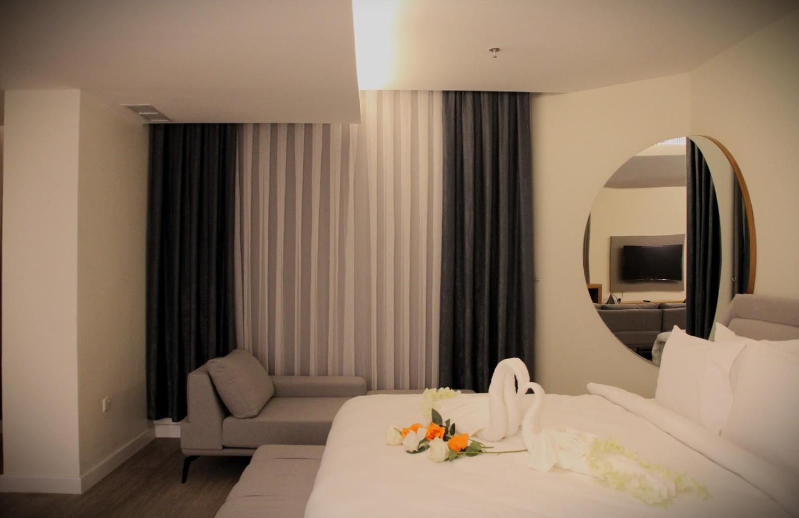Plaza Athenee Hotel Kuwait City Exterior photo