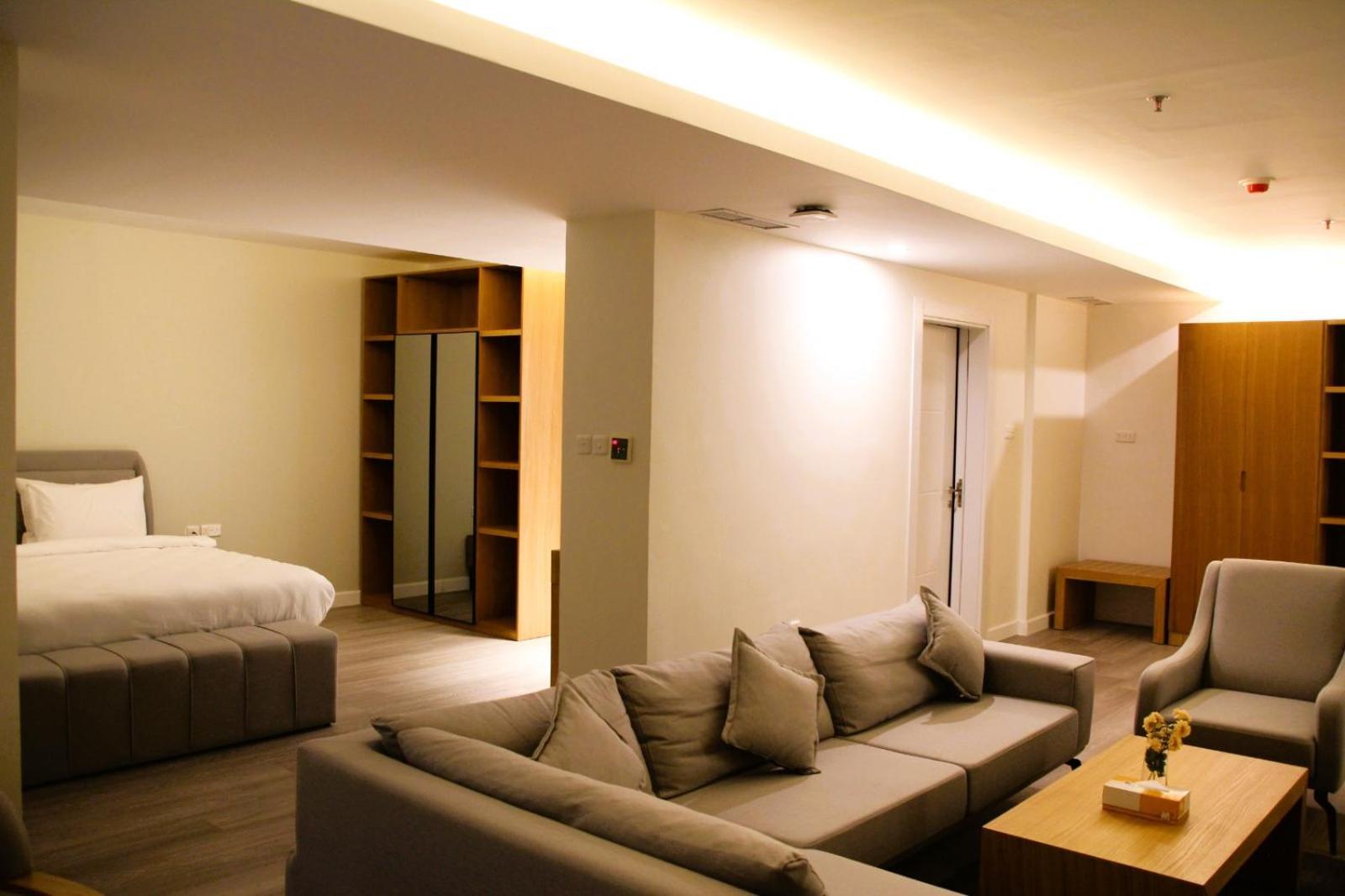 Plaza Athenee Hotel Kuwait City Exterior photo