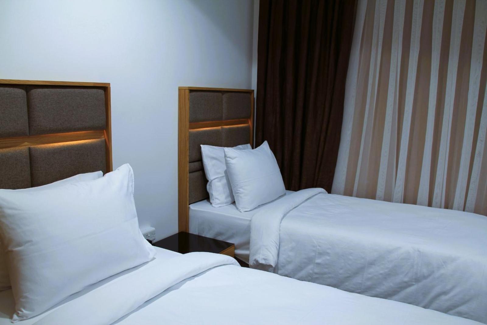 Plaza Athenee Hotel Kuwait City Exterior photo