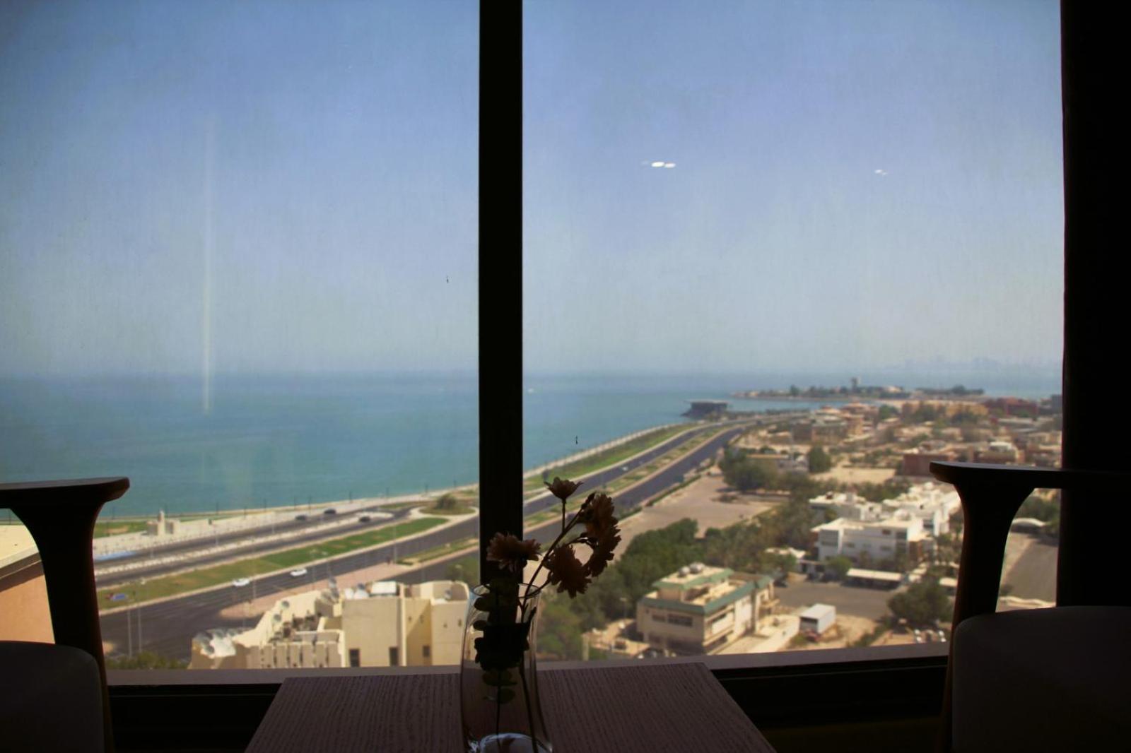 Plaza Athenee Hotel Kuwait City Exterior photo