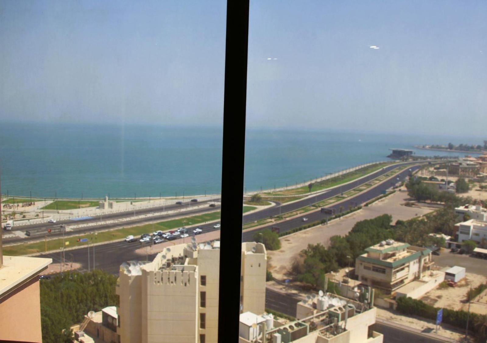 Plaza Athenee Hotel Kuwait City Exterior photo