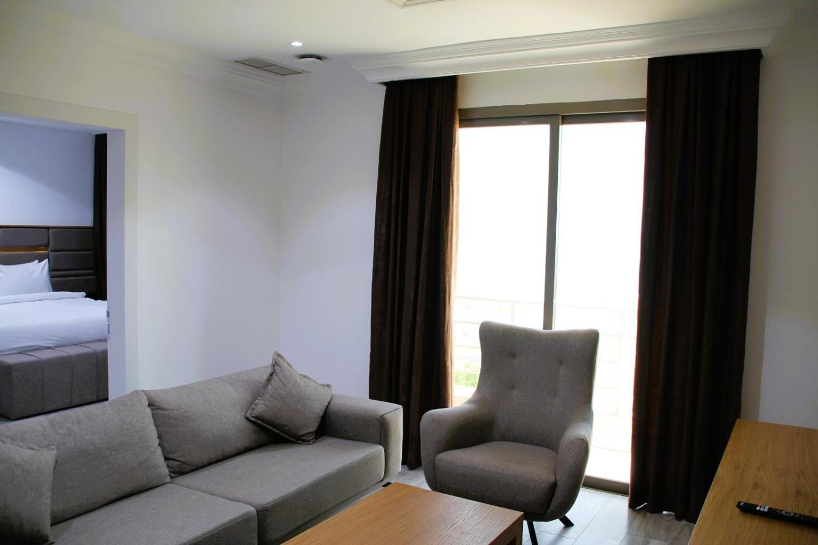 Plaza Athenee Hotel Kuwait City Exterior photo