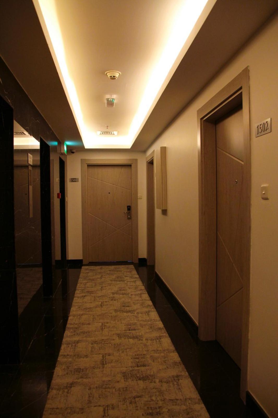Plaza Athenee Hotel Kuwait City Exterior photo