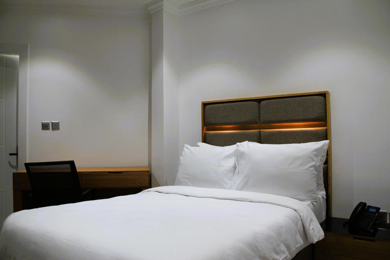 Plaza Athenee Hotel Kuwait City Exterior photo