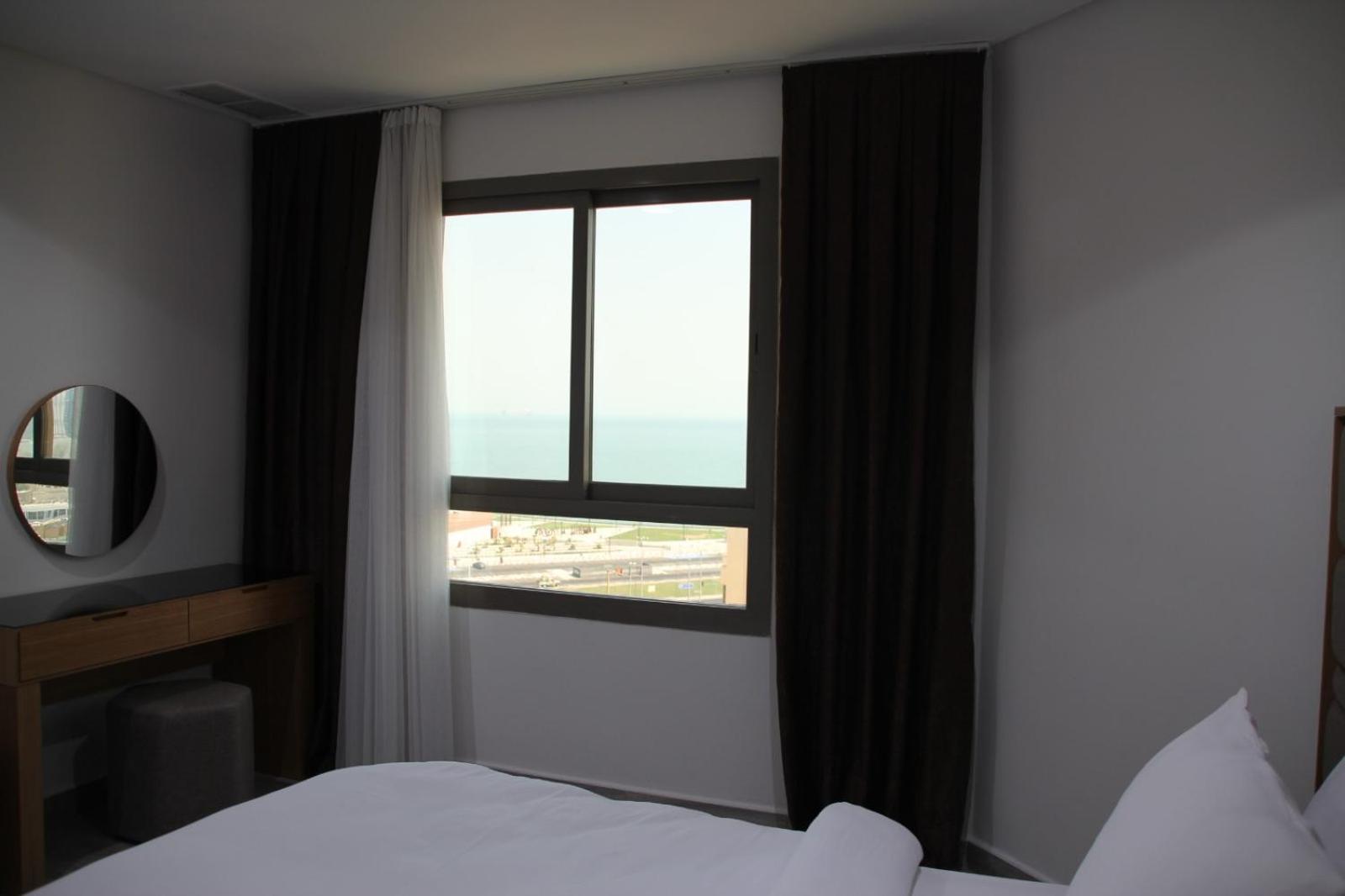 Plaza Athenee Hotel Kuwait City Exterior photo