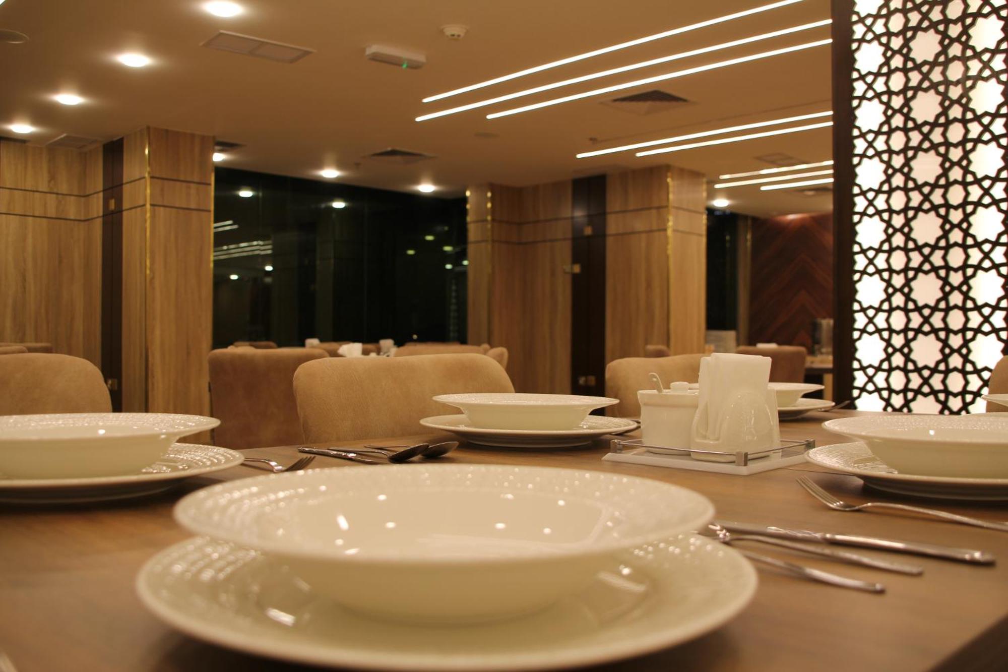 Plaza Athenee Hotel Kuwait City Exterior photo